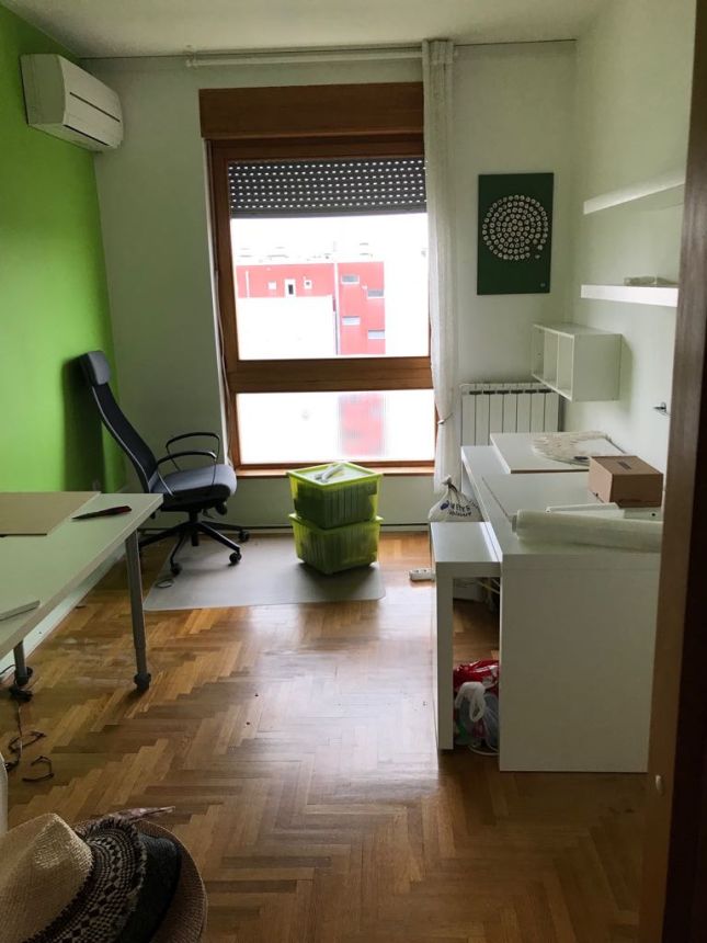 A hálószoba megvalósítása Eijffinger luxus virágos tapétával